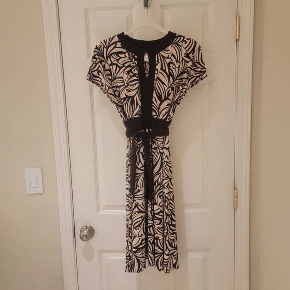 Eliza J  Dress Size 8 Brown Ivory Print Tie Waist Front Keyhole Stretch Knit - Picture 1 of 6